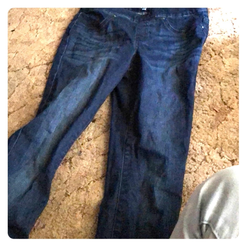 I’m selling comfy blue jean pants